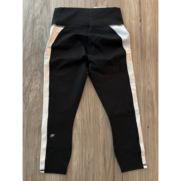 Fabletics On-The-Go Powerhold High-Waisted Capri - Black/Classic White - Medium - Picture 2 of 6